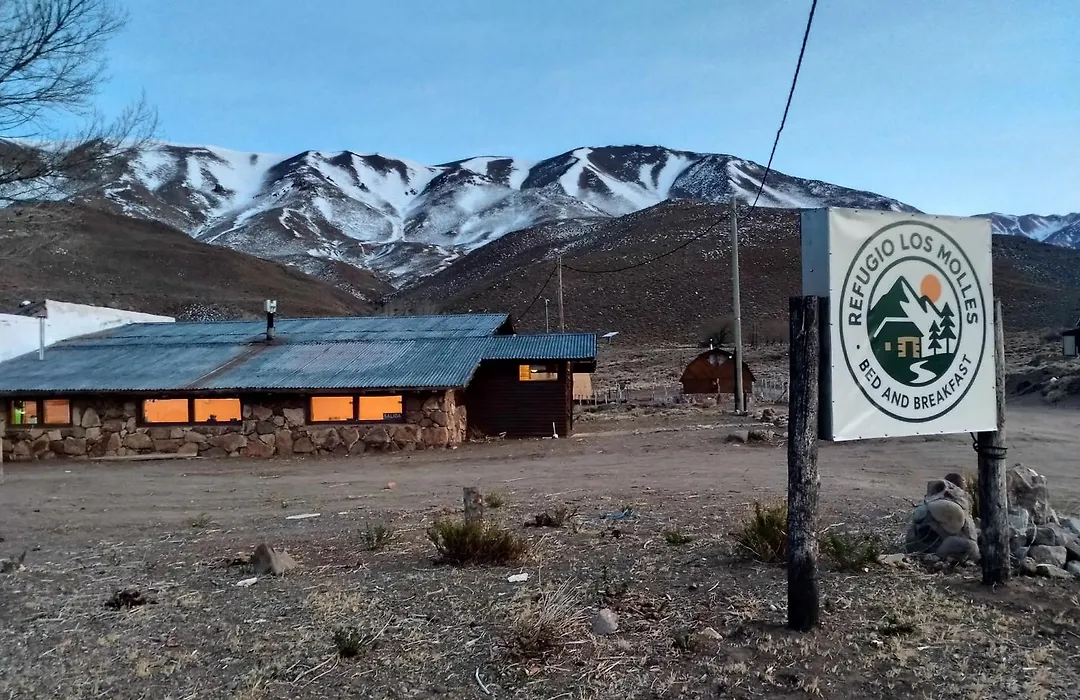 Refugio Los Molles hostel-1